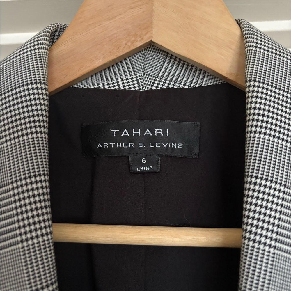 Tahari Arthur S. Levine Black and White Blazer